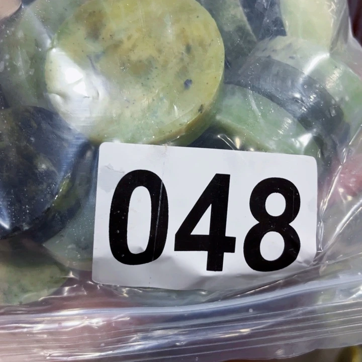 未镶嵌蛇纹石玉珠宝半成品
