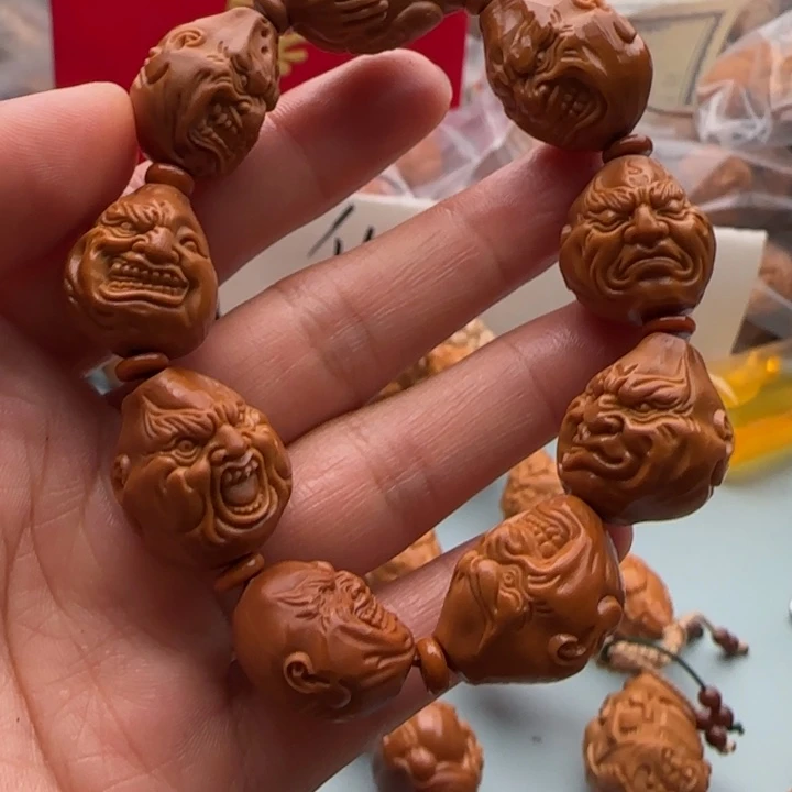 橄榄核手串雕刻工艺