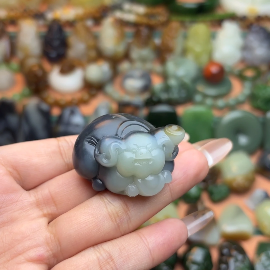 *****和田玉未镶嵌颈饰