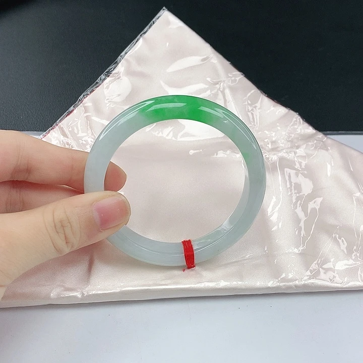 翡翠手镯未镶嵌翡翠844有裂
