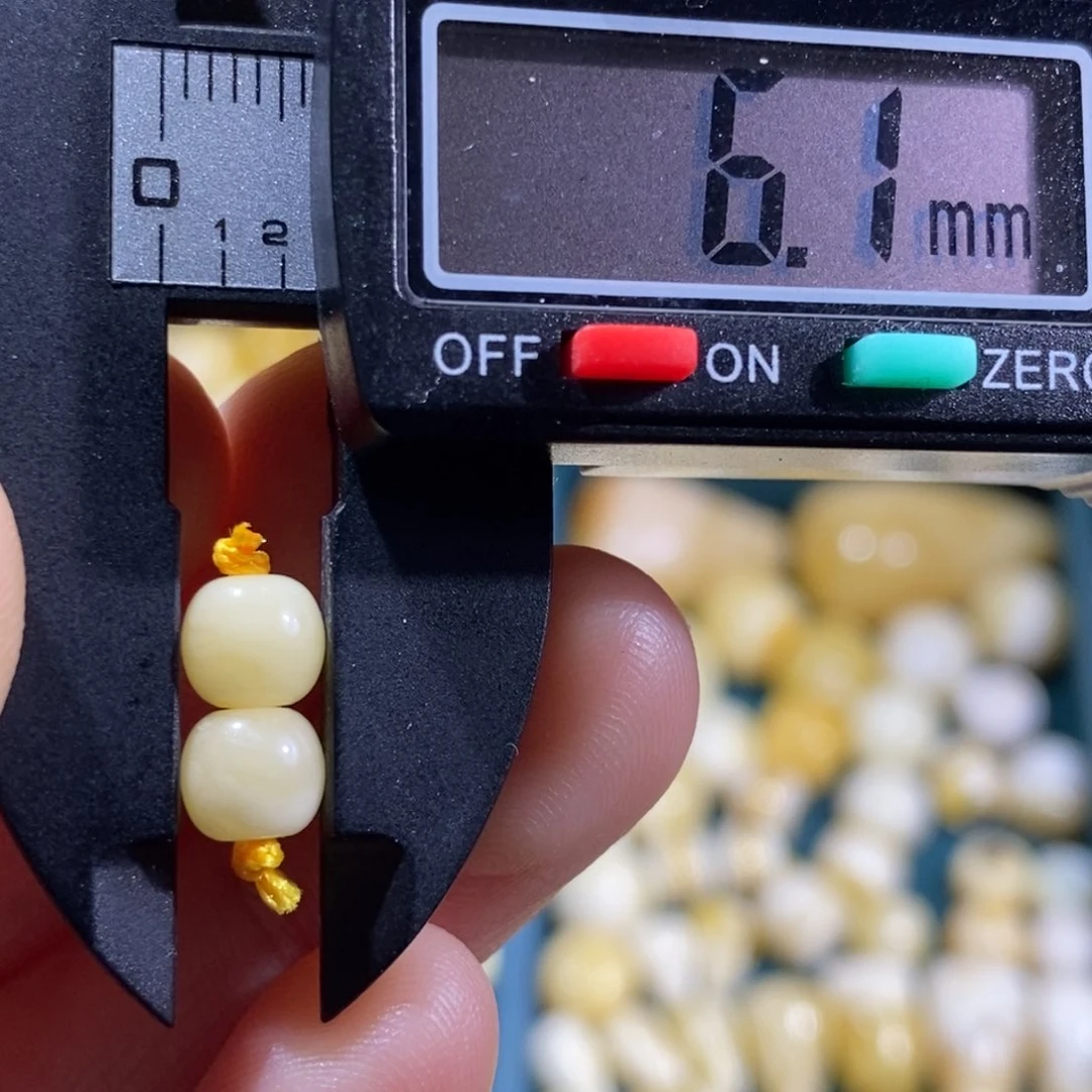 蜜蜡裸石未镶嵌配饰