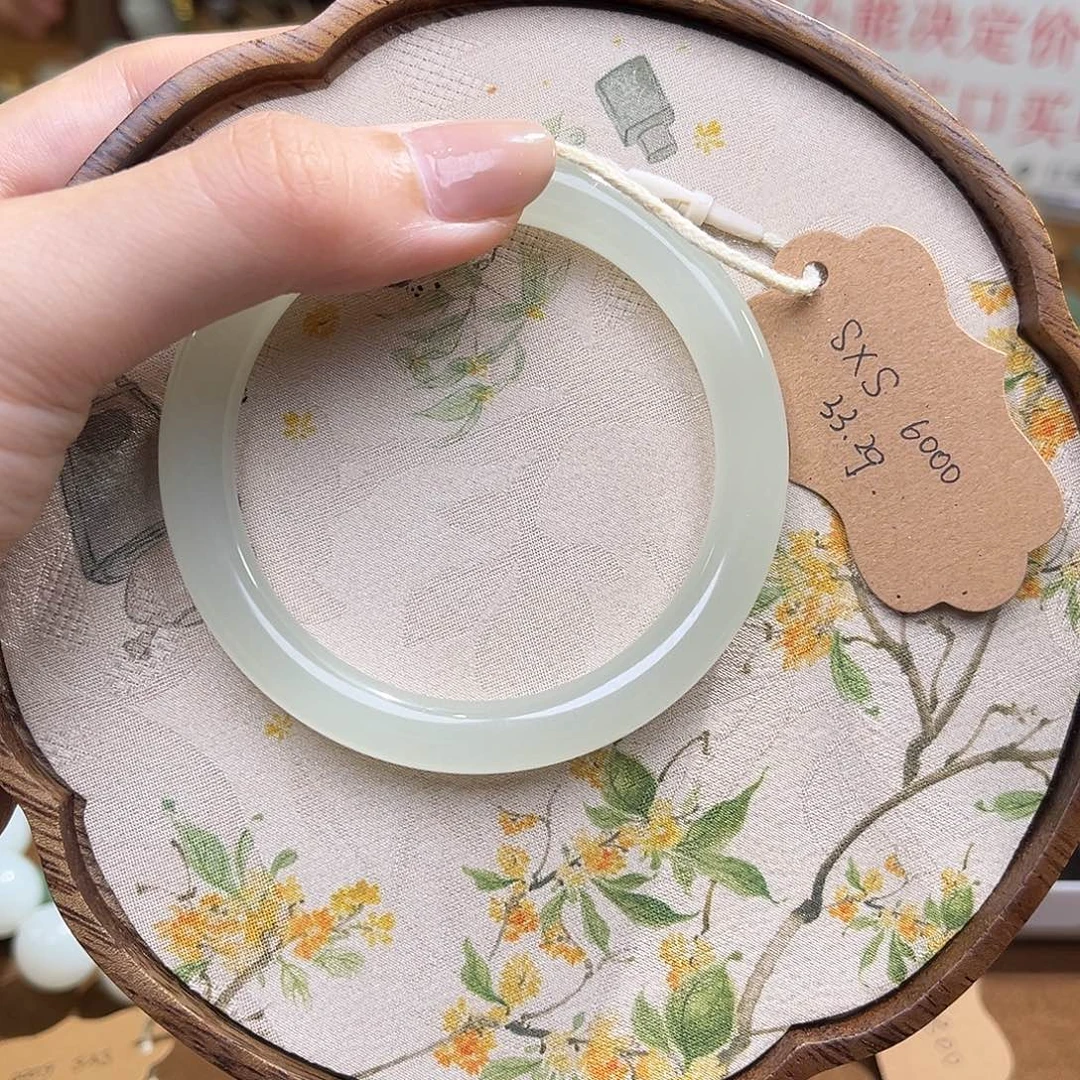 未镶嵌手镯和田玉55.6