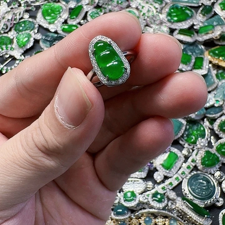 翡翠颈饰未镶嵌天然A货翡翠放漏