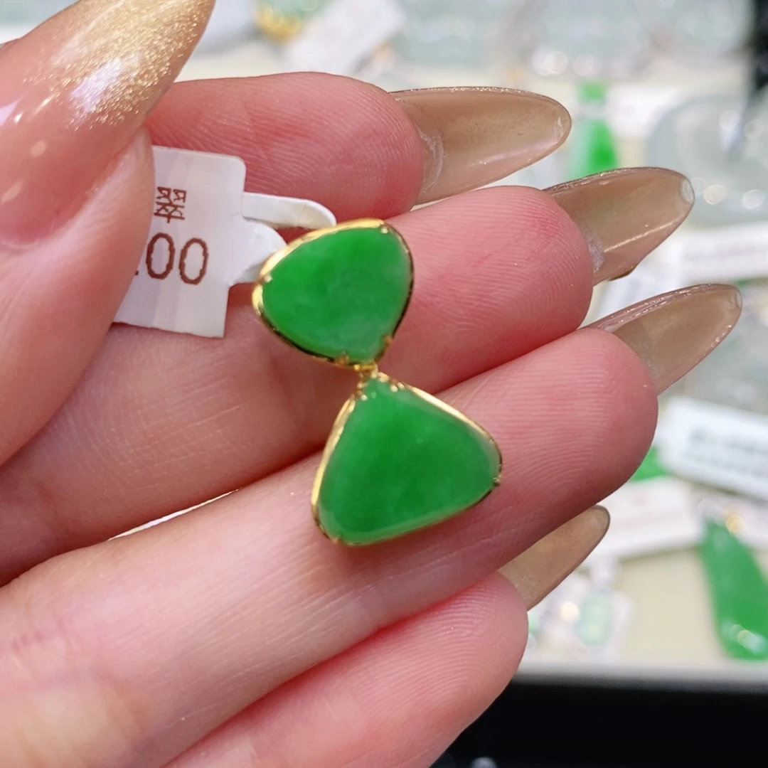 颈饰18K金镶嵌翡翠