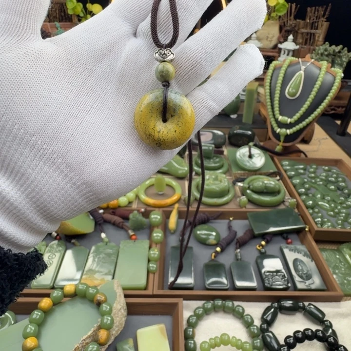 岫岩河磨玉（透闪石质玉）未镶嵌颈饰