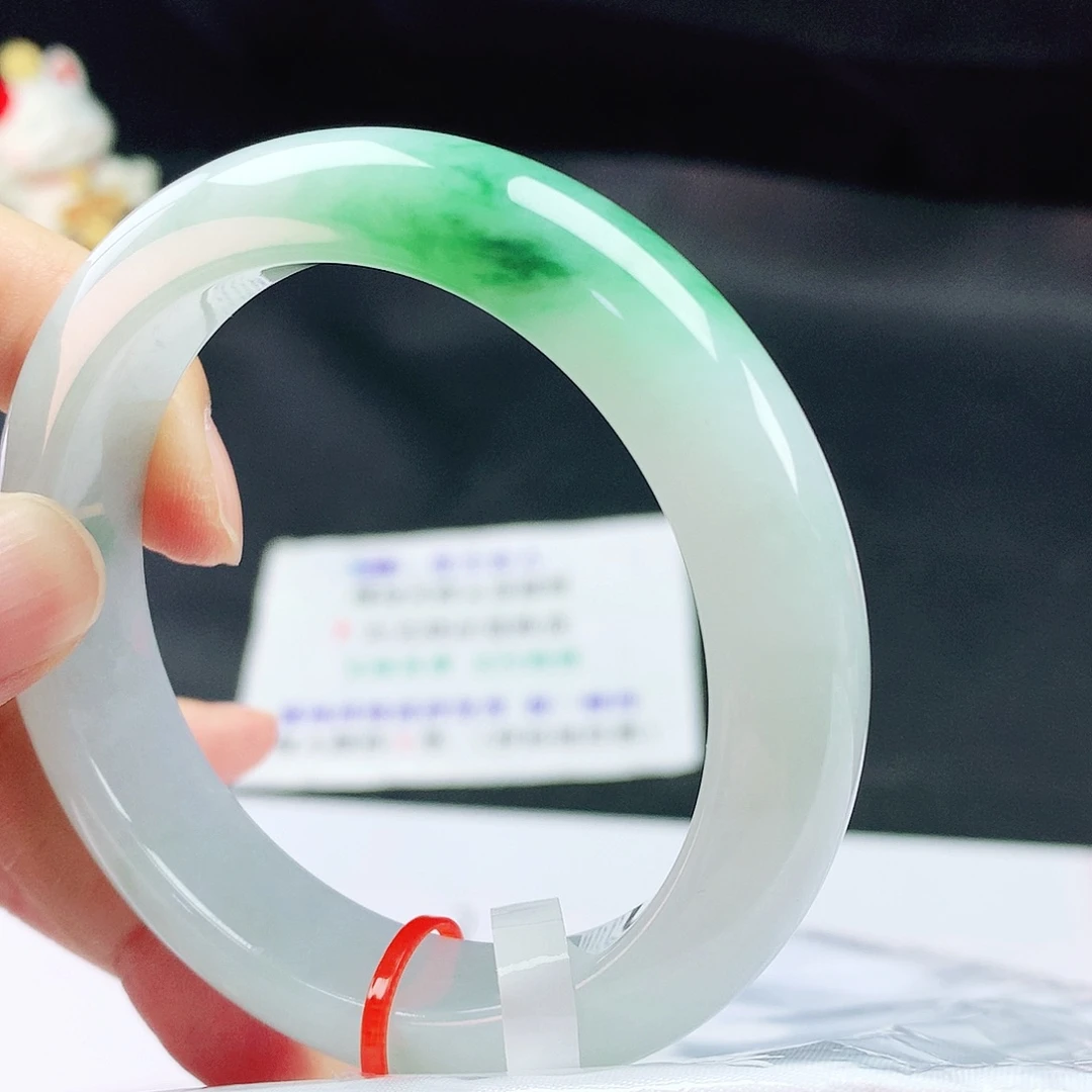 翡翠手镯未镶嵌54圈