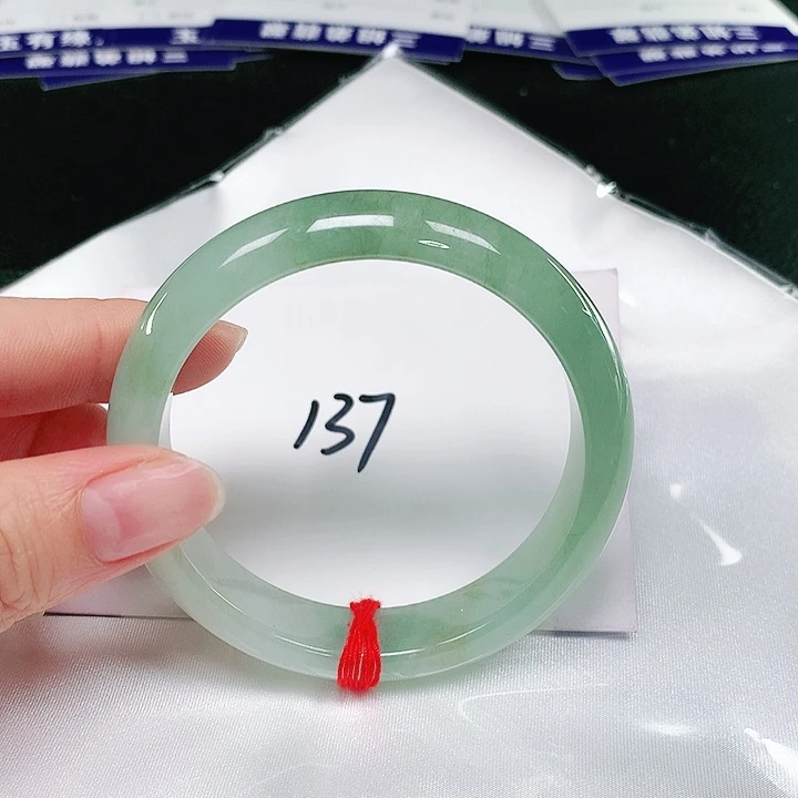 翡翠手镯未镶嵌翡翠手镯未镶嵌