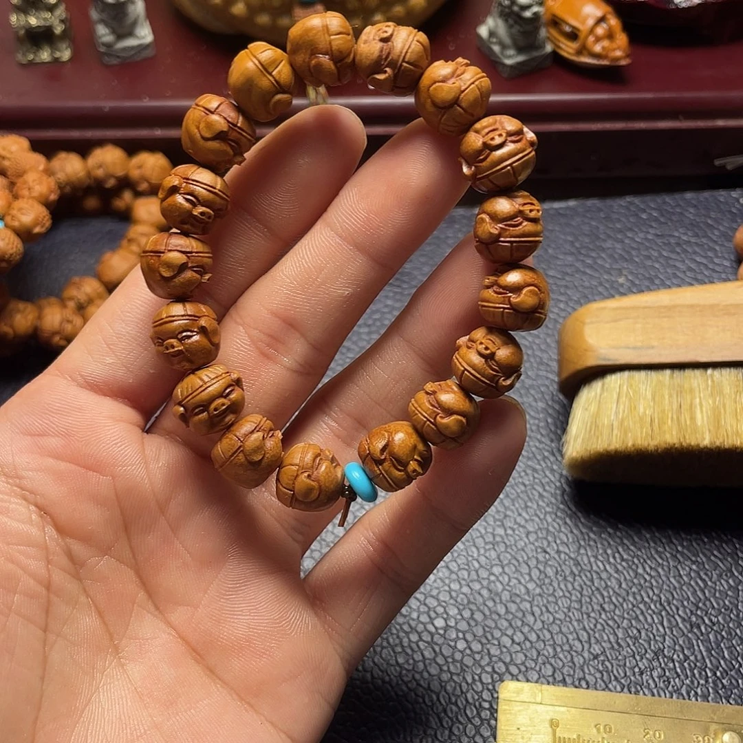 龙纹桃核雕刻瑕疵猪八戒