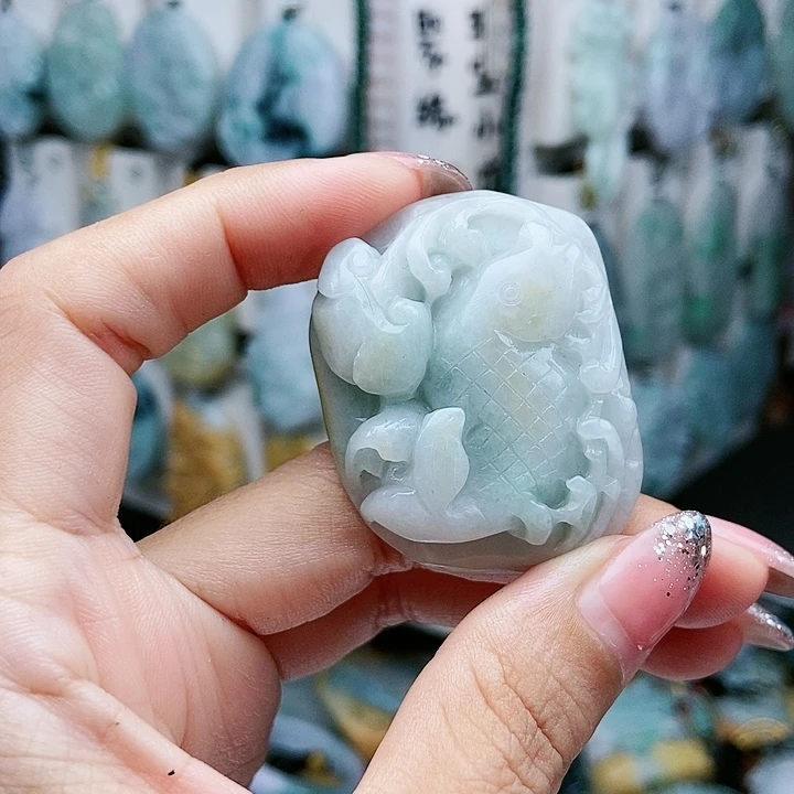 颈饰足铂镶嵌翡翠翡翠