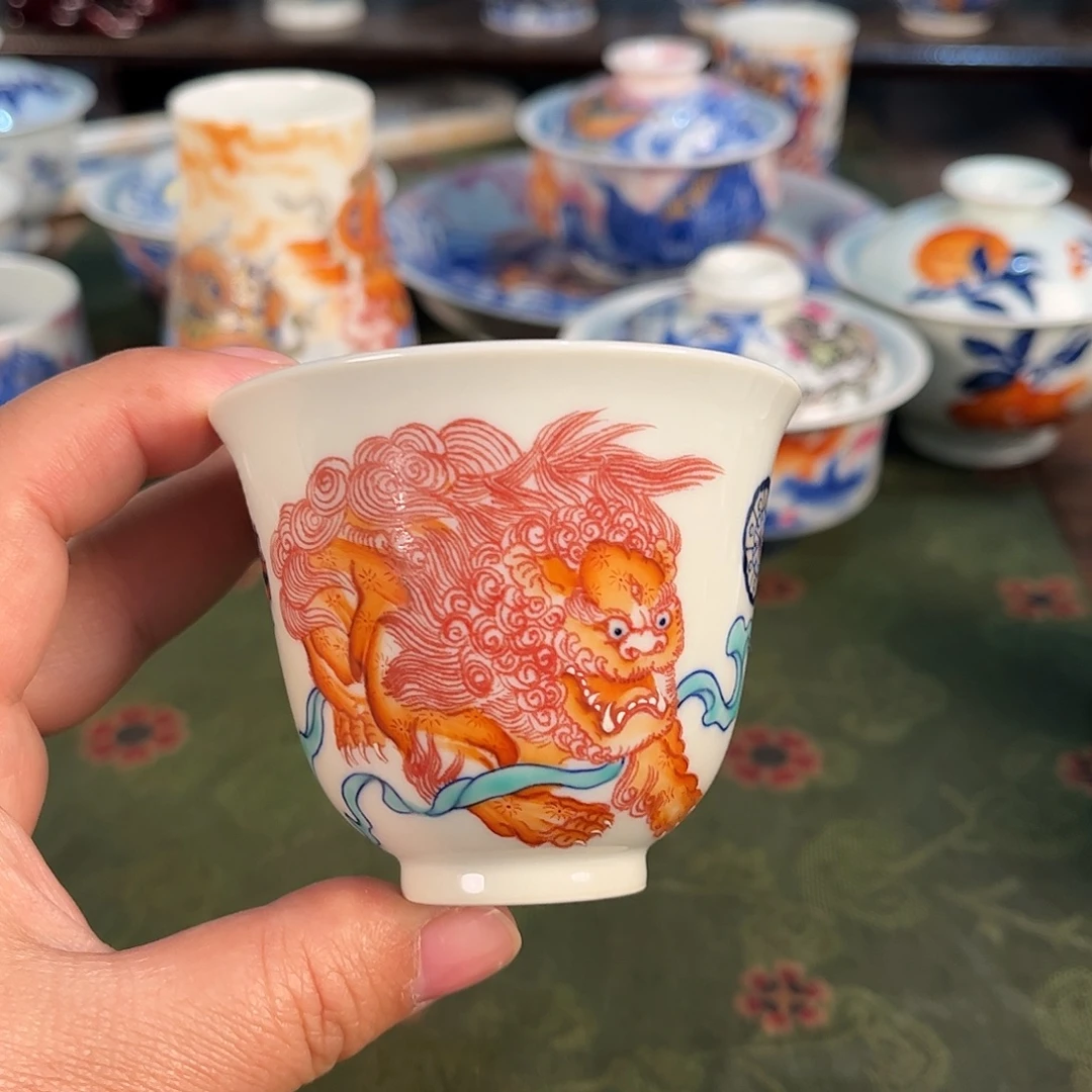 狮子斗彩铃铛杯杯