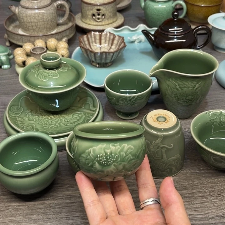 严少英 花开富贵缸杯