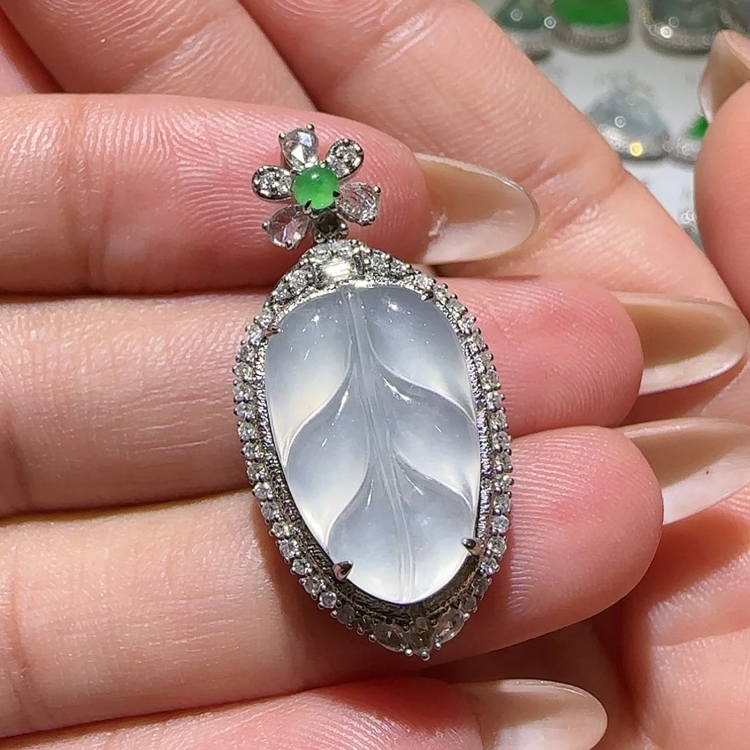 【闪购商品】颈饰18K金镶嵌翡翠天然