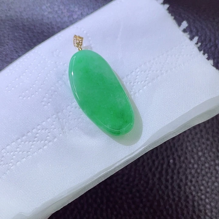 翡翠颈饰18K金镶嵌翡翠