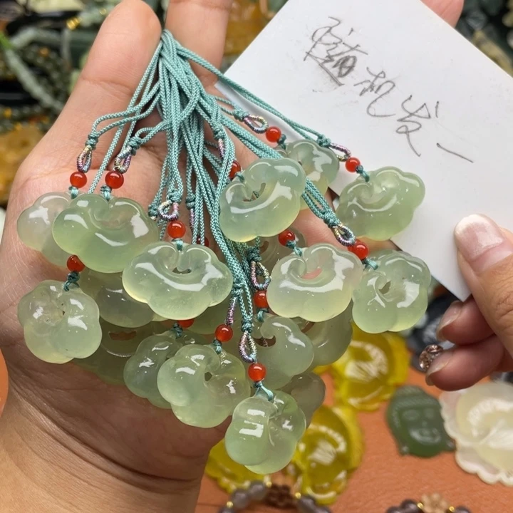 蛇纹石玉未镶嵌吊坠