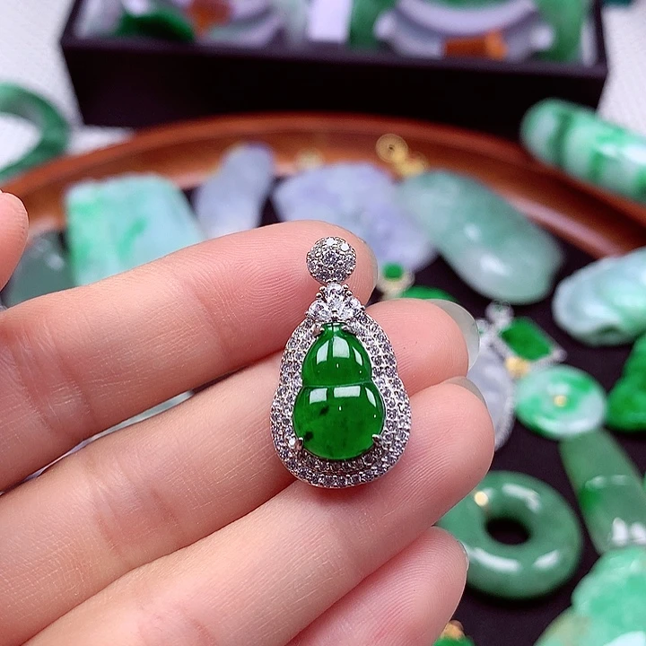 翡翠银S925镶嵌颈饰翡翠
