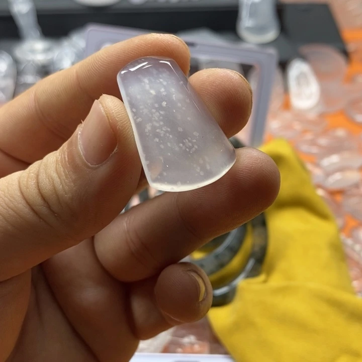 未镶嵌吊坠石英质玉