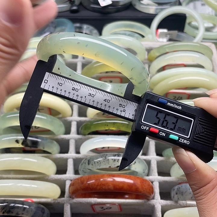 蛇纹石玉未镶嵌手镯30