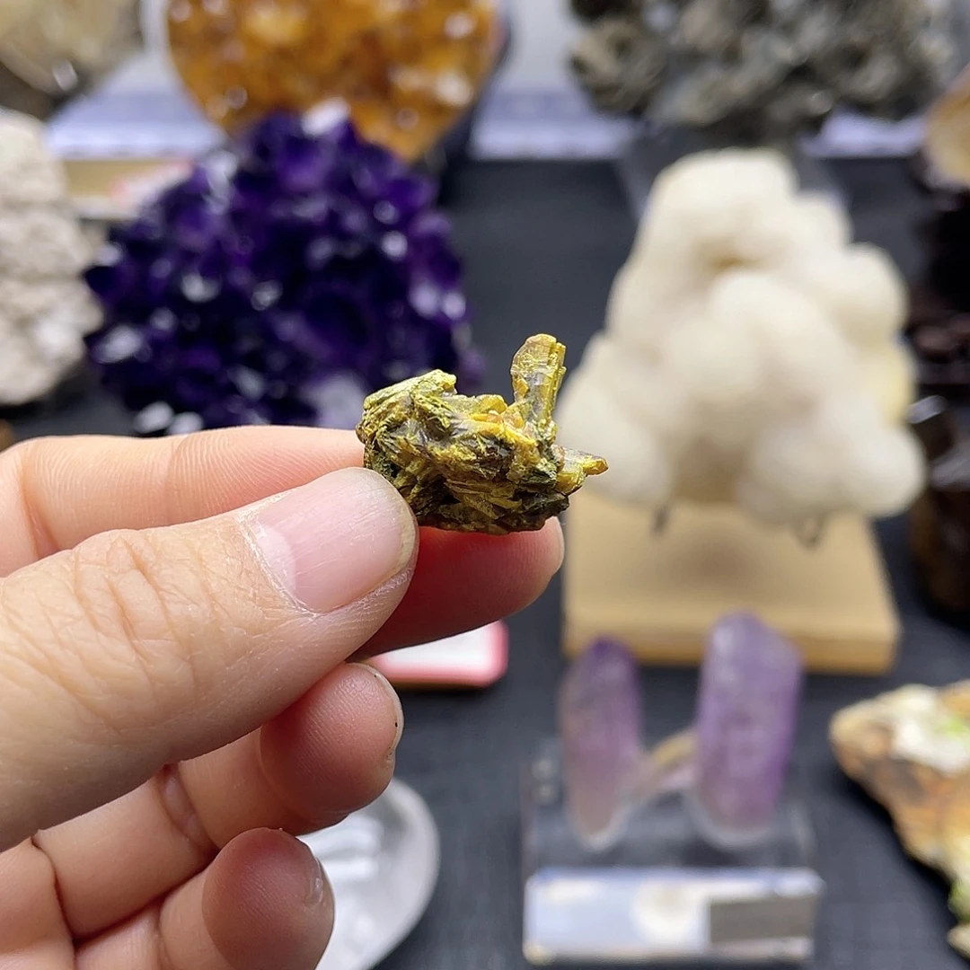 2坦桑石（处理）雌黄