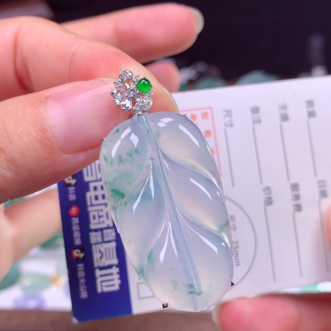 颈饰18K金镶嵌翡翠翡翠