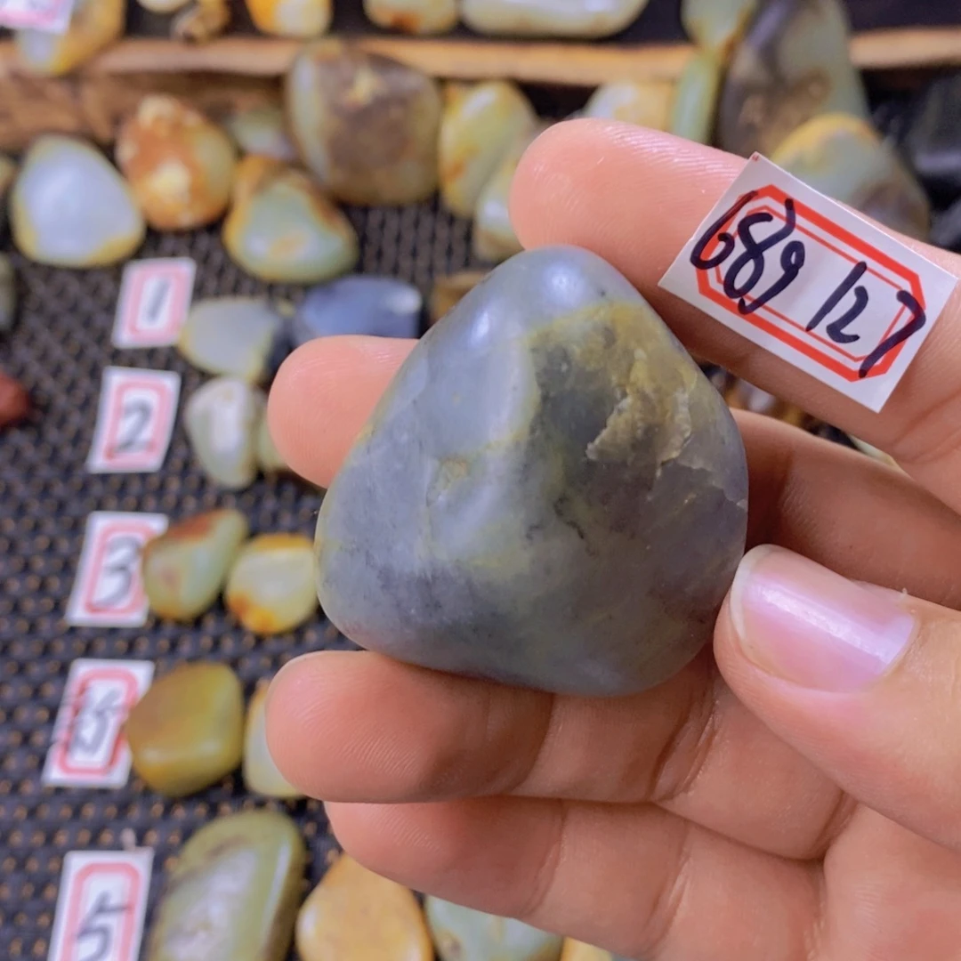 颈饰未镶嵌和田玉（糖玉）