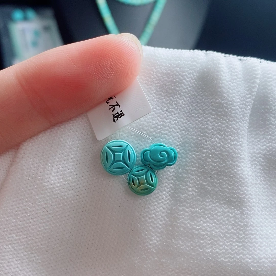 绿松石未镶嵌颈饰