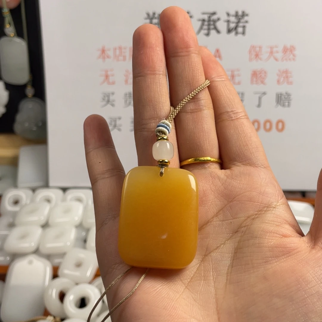 石英质玉（金丝玉）未镶嵌颈饰