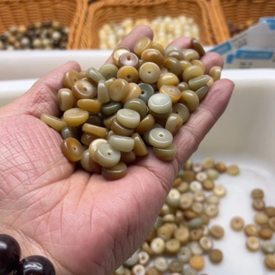 白玉菩提吊坠瑕疵11青提大肠100颗