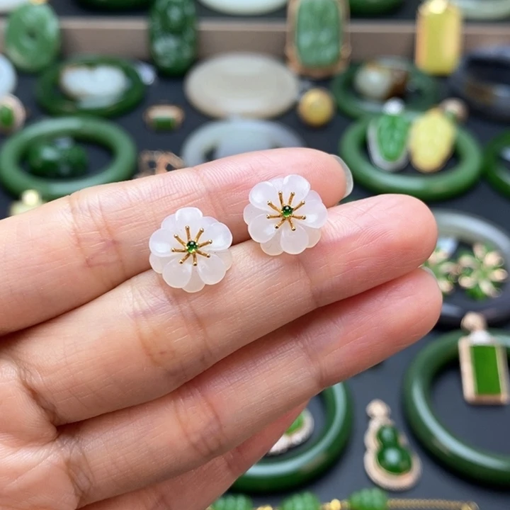 18K金镶嵌和田玉耳钉