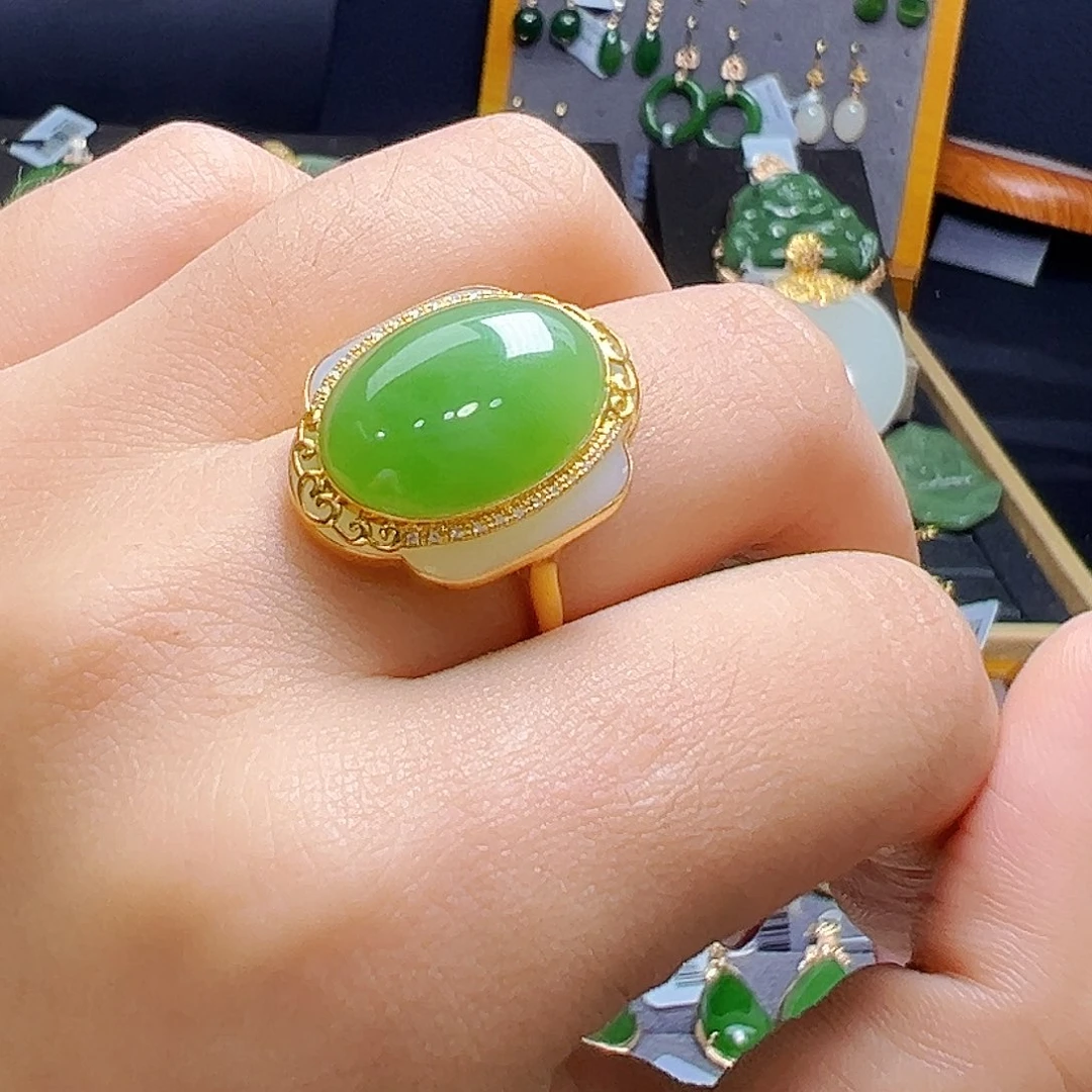 和田玉18K金镶嵌戒指