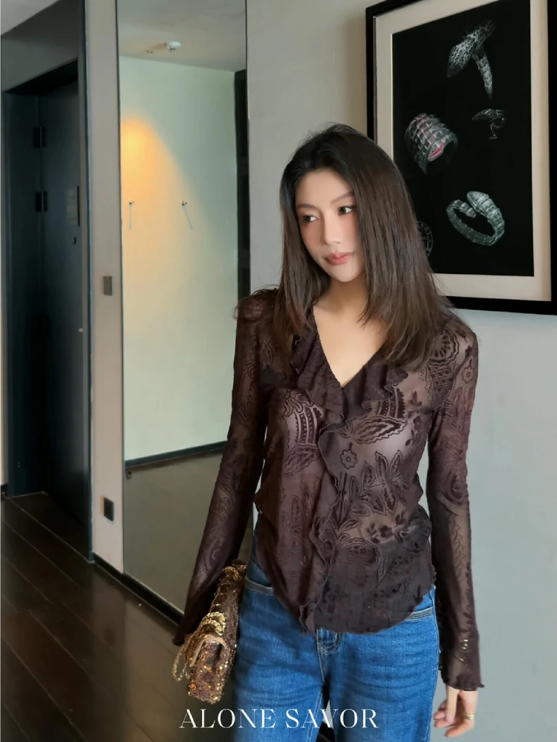 荷叶边洋气v领网纱衬衫女轻熟风小众设计感法式长袖打底上衣2025