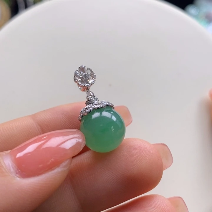 翡翠吊坠(不含链)18K金镶嵌翡翠甜绿吊坠