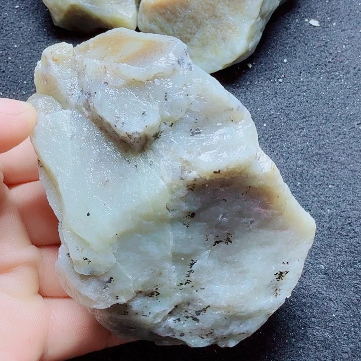 未镶嵌和田玉（糖玉）珠宝半成品