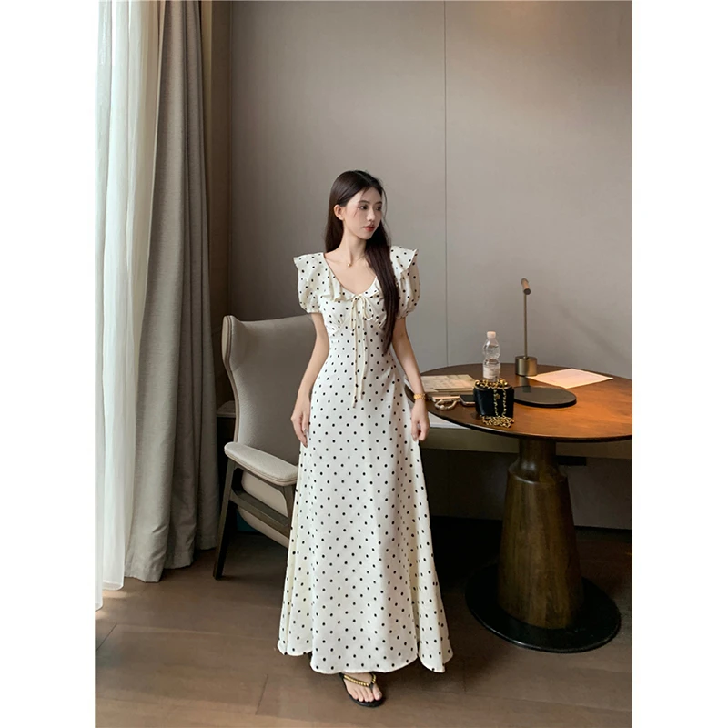 法式波点泡泡袖连衣裙女装夏季短袖收腰裙子复古荷叶边v领a字长裙
