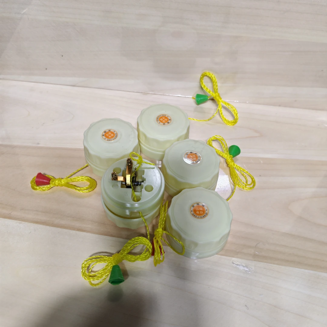 老式拉线开关灯泡家用