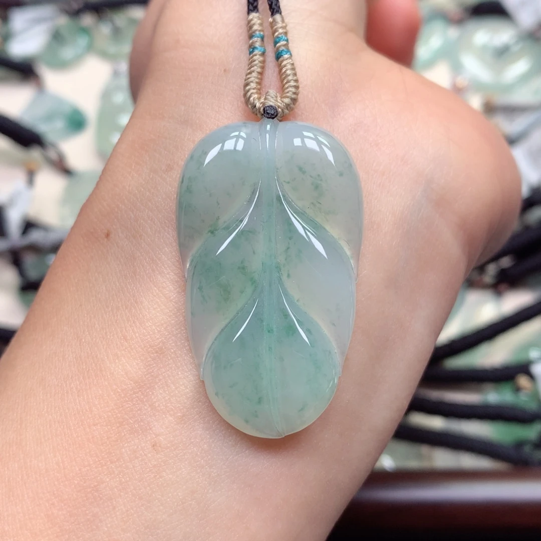 翡翠未镶嵌颈饰叶子