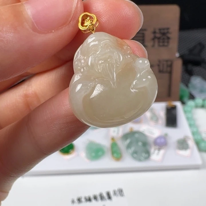 翡翠18K金镶嵌颈饰