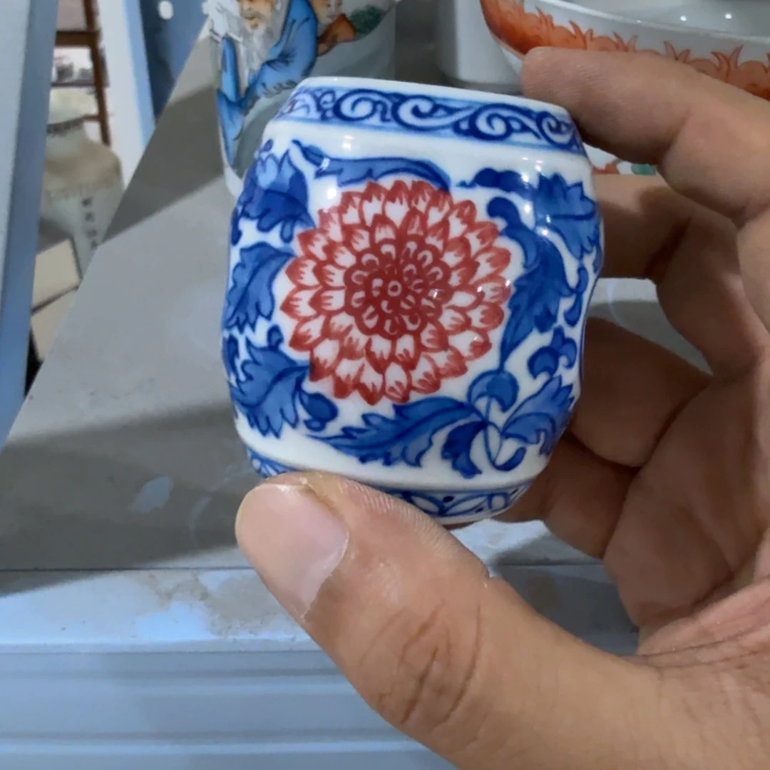 瓷片摆件的是谁和哪个了么
