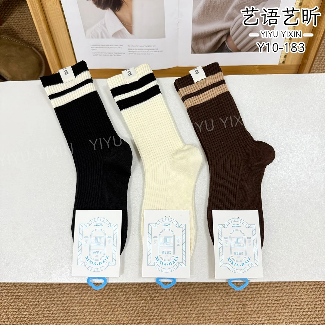 条纹女运动风冬季透气中筒袜复古港风字母