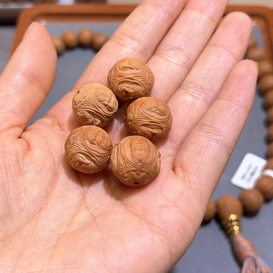 猴头核桃吊坠扎基拉姆雕刻