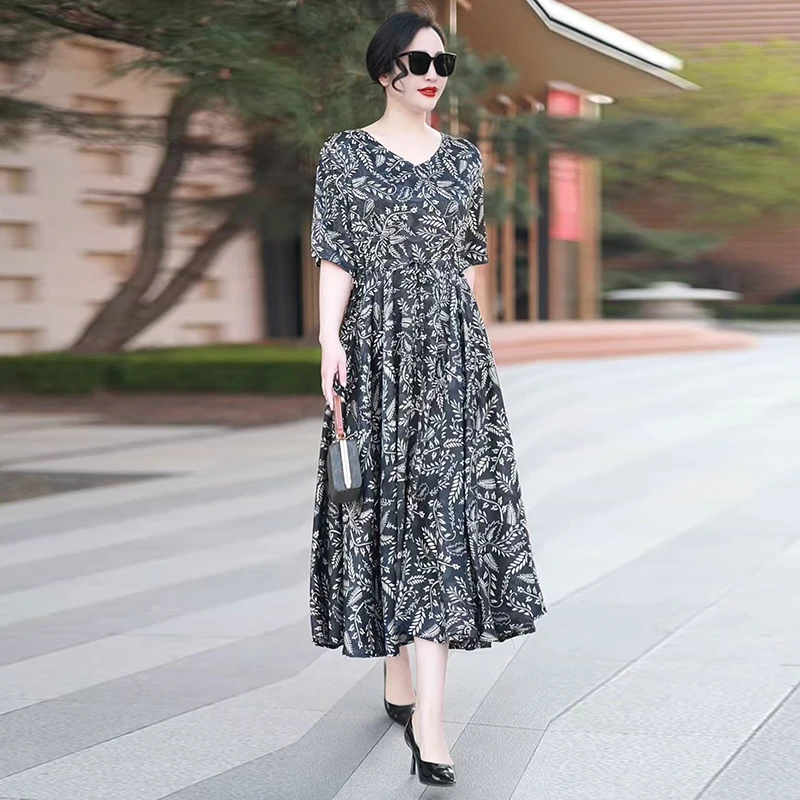 高级感碎花连衣裙夏季新款V领短袖气质长裙收腰显瘦遮肚过膝裙子