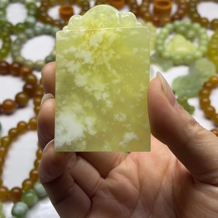 蛇纹石玉吊坠未镶嵌抖**哇