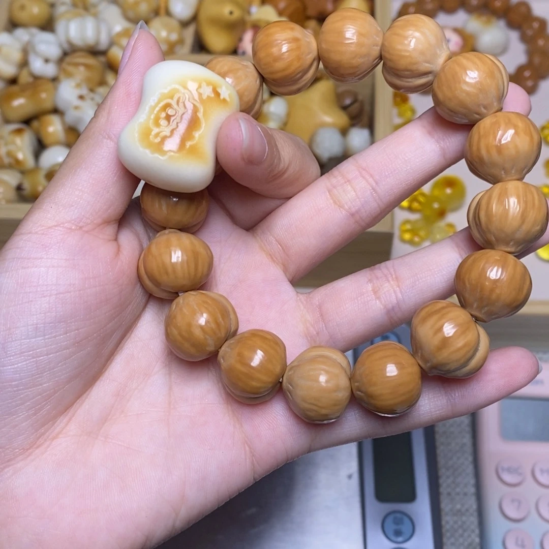 一****猴头核桃吊坠16屁桃➕香皂