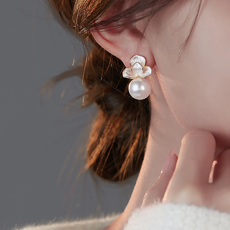 铜合金仿珍珠耳饰 925银针优雅法式滴釉花瓣珍珠轻奢高品耳饰温柔