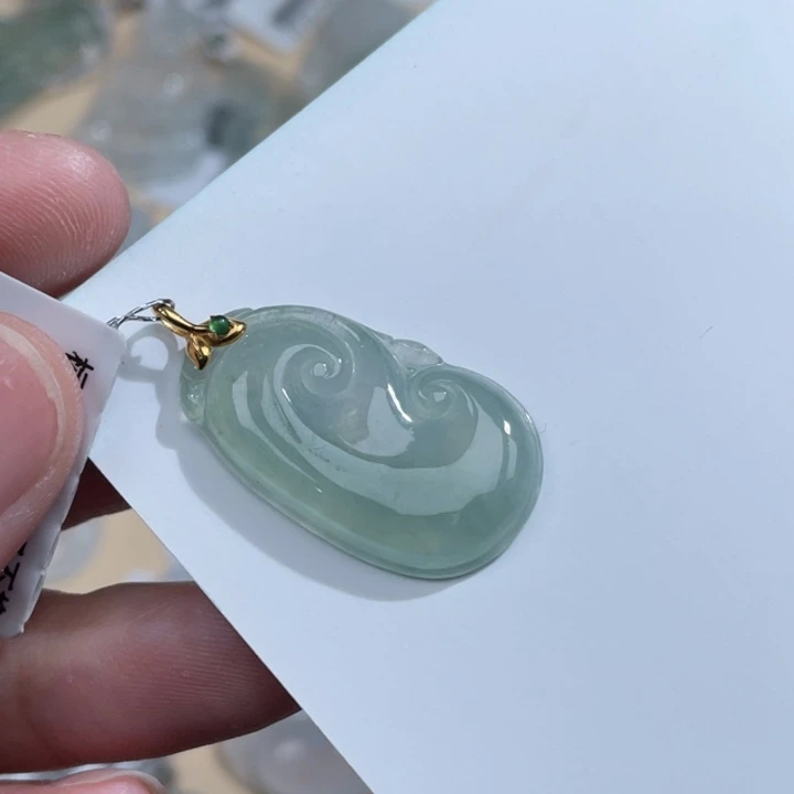 颈饰18K金镶嵌翡翠