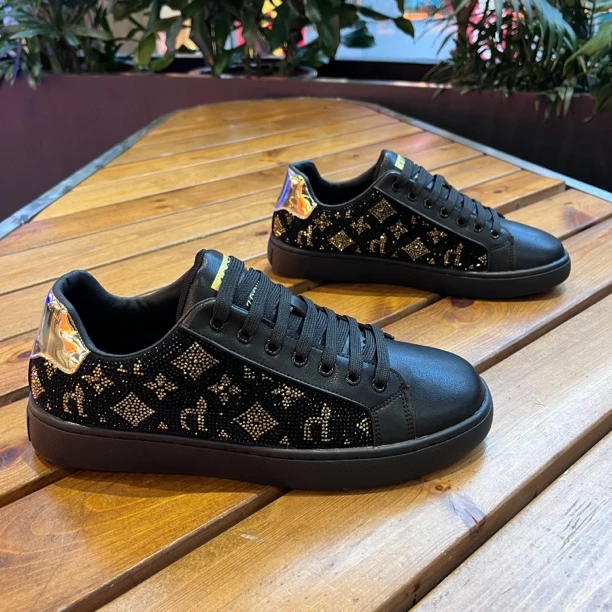 2025秋冬新款男士烫钻时尚潮流青年休闲板鞋男鞋系带