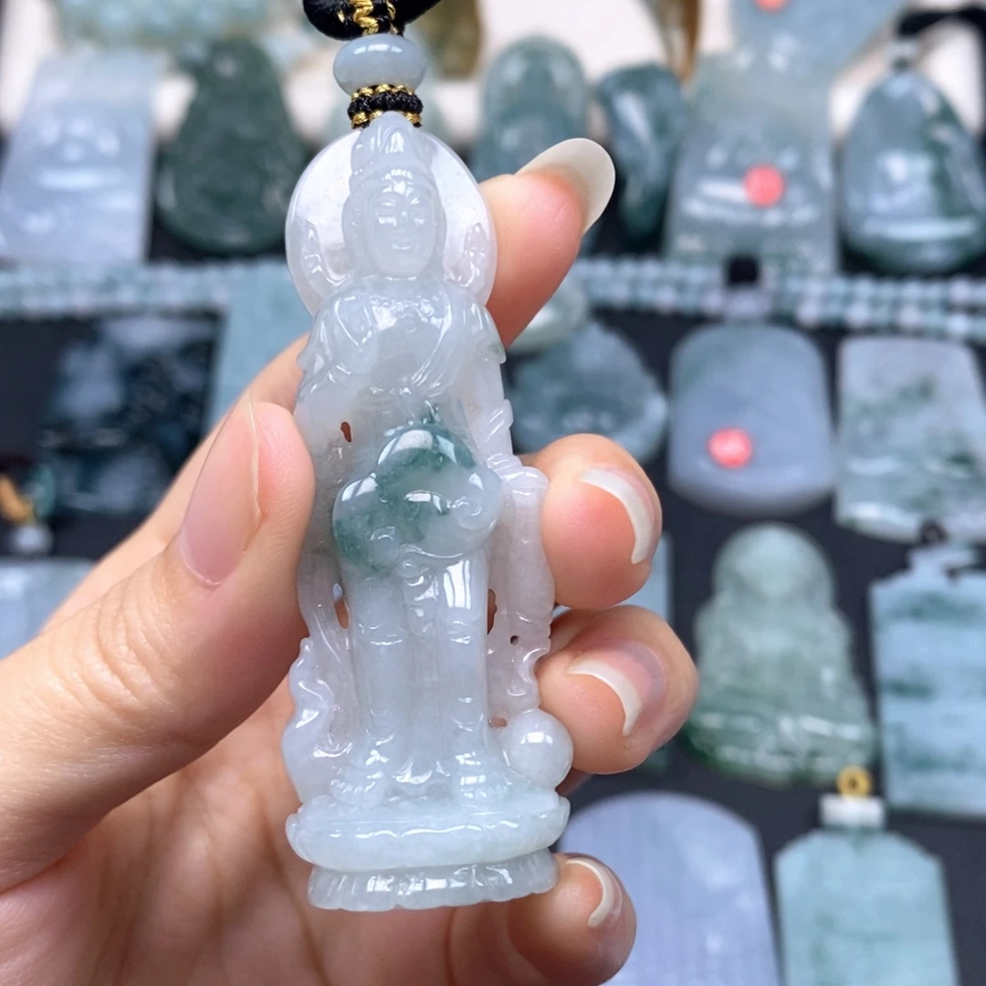 翡翠未镶嵌颈饰站观音