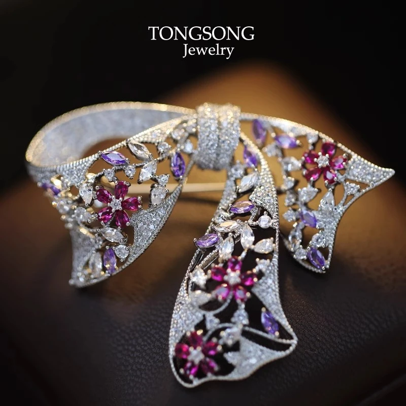 铜合金合成锆石胸针 花漾蝴蝶结花朵胸针女大衣优雅西装配饰胸花