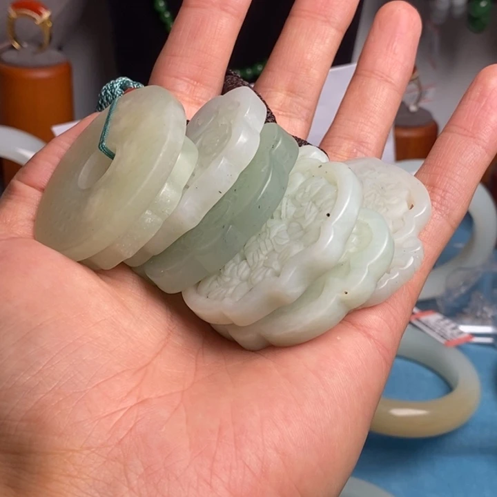 石英质玉未镶嵌颈饰
