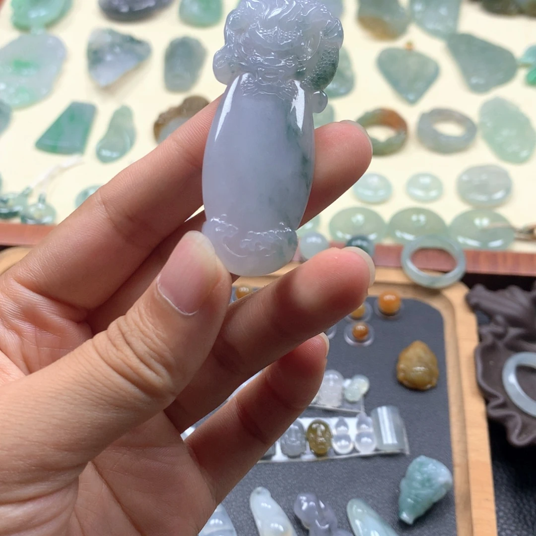 翡翠未镶嵌颈饰龙柱