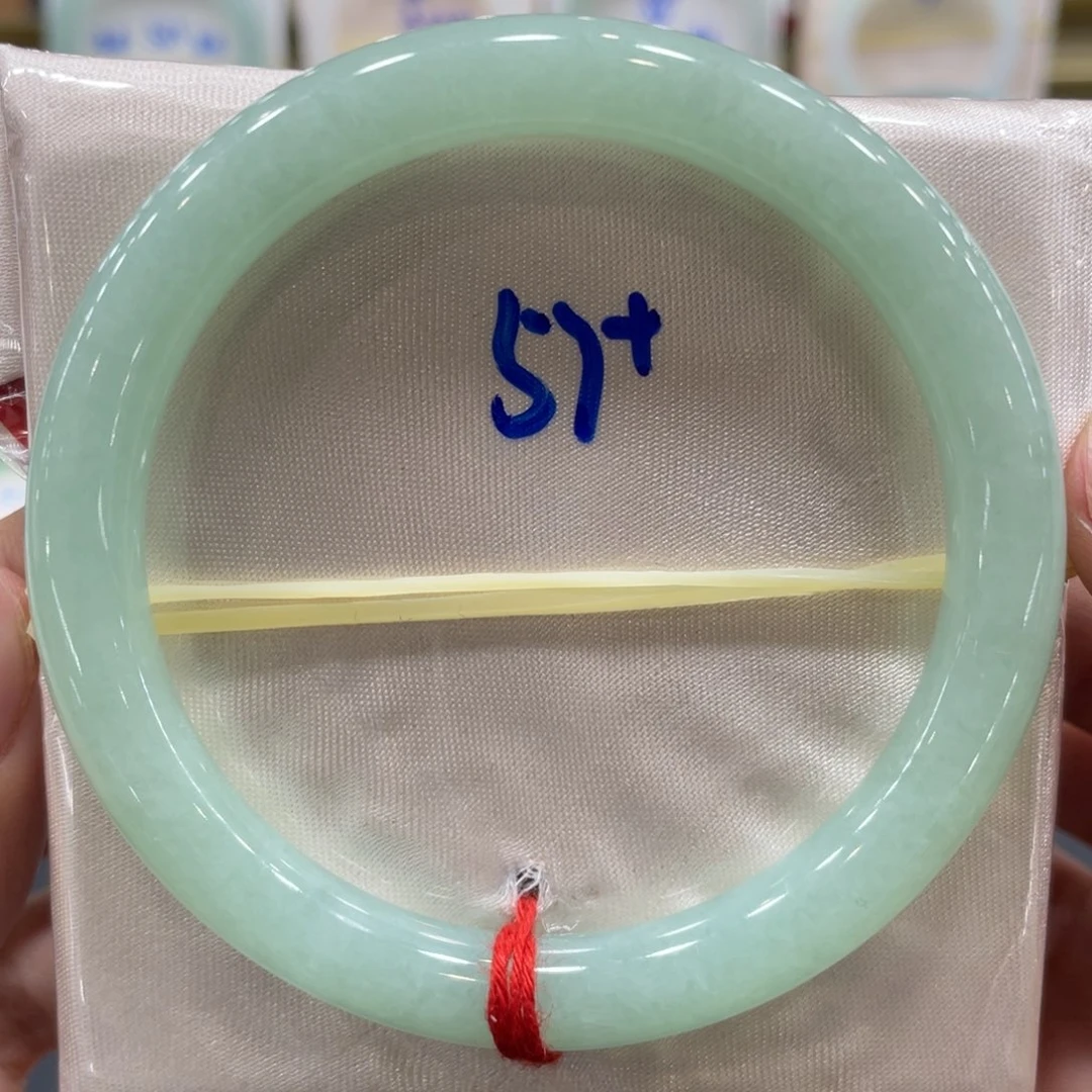 翡翠手镯未镶嵌翡翠手镯